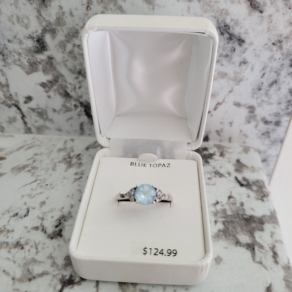 Ring - Picture 2 of 5